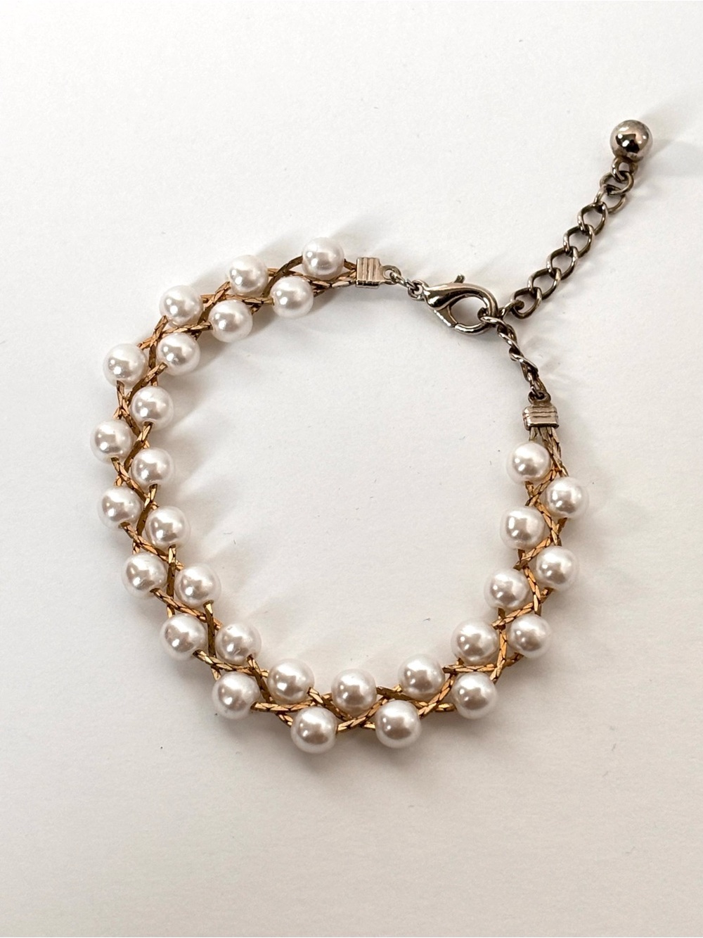 Elegant faux acrylic Pearl-Accented Gold Chain Bracelet